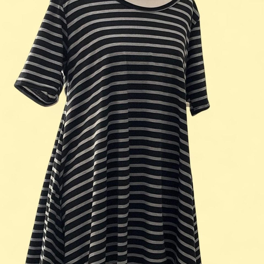 LuLaRoe Perfect T! NWT scoop neckline, fitted short sleeves, flare hem